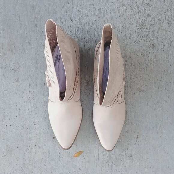 JustFab Beige Natural Western Style Pull On Mid Calf Perforated Boots Booties - Picture 7 of 8